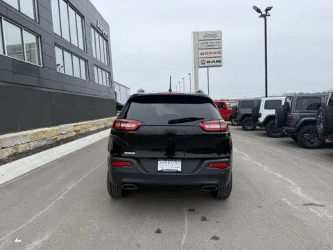 More photos of 2017 Jeep Cherokee Limited at Airport Chrysler Dodge Jeep Ram, MO