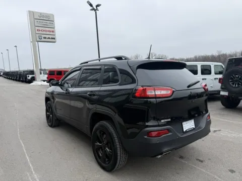 More photos of 2017 Jeep Cherokee Limited at Airport Chrysler Dodge Jeep Ram, MO