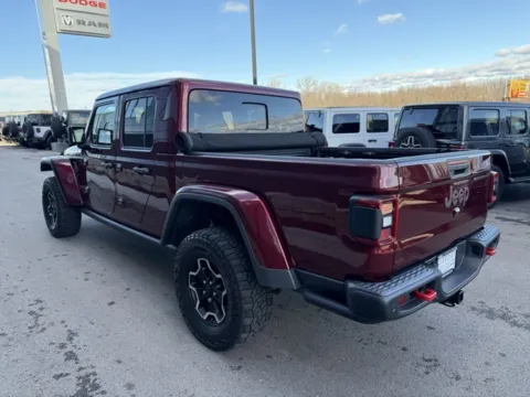 More photos of 2021 Jeep Gladiator Rubicon at Airport Chrysler Dodge Jeep Ram, MO