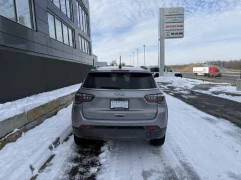 More photos of 2022 Jeep Compass Latitude Lux at Airport Chrysler Dodge Jeep Ram, MO