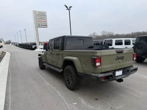 More photos of 2025 Jeep Gladiator Sport S at Airport Chrysler Dodge Jeep Ram, MO