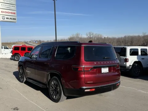 More photos of 2023 Jeep Wagoneer at Airport Chrysler Dodge Jeep Ram, MO