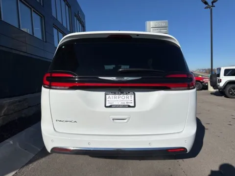 More photos of 2026 Chrysler Pacifica Select at Airport Chrysler Dodge Jeep Ram, MO