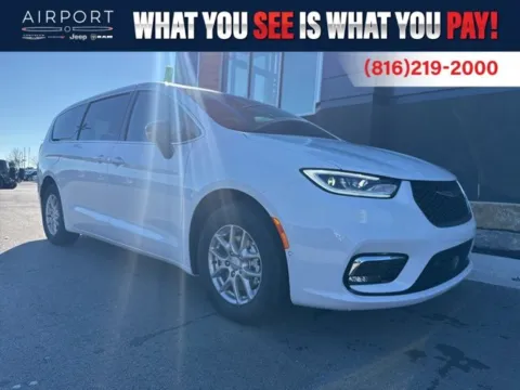 White 2026 Chrysler Pacifica Select for sale in Platte City, MO