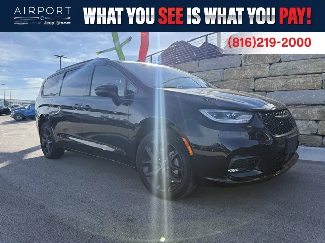 2022 Chrysler Pacifica Touring L's photo