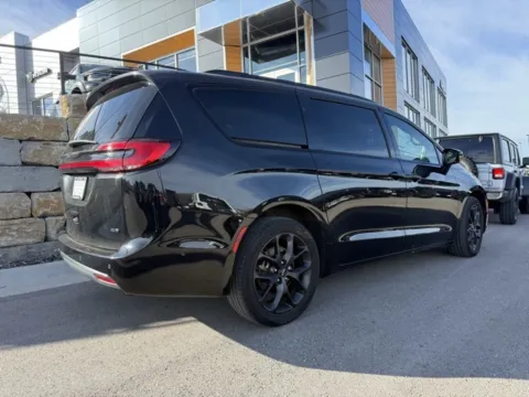 Another view of 2022 Chrysler Pacifica Touring L for sale in Platte City, MO at Airport Chrysler Dodge Jeep Ram