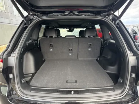 More photos of 2025 Jeep Grand Cherokee Limited at Airport Chrysler Dodge Jeep Ram, MO