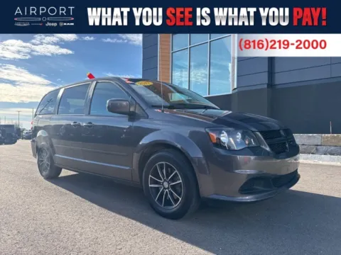 Gray 2017 Dodge Grand Caravan SE for sale in Platte City, MO