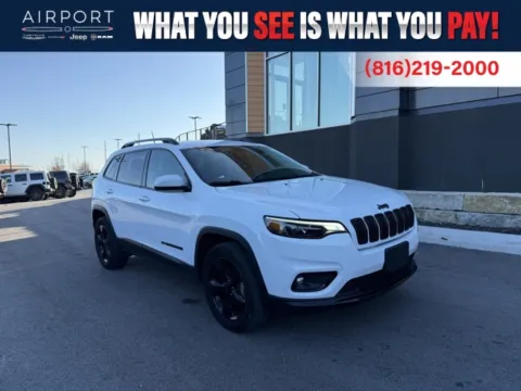White 2019 Jeep Cherokee Altitude for sale in Platte City, MO