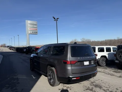 More photos of 2024 Jeep Wagoneer at Airport Chrysler Dodge Jeep Ram, MO
