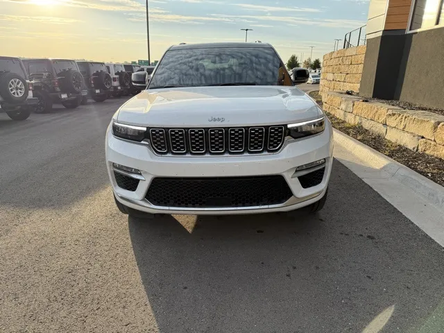 2024 Jeep Grand Cherokee Summit's photo