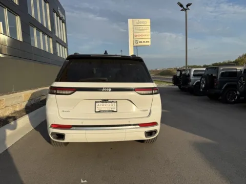 More photos of 2024 Jeep Grand Cherokee Summit at Airport Chrysler Dodge Jeep Ram, MO