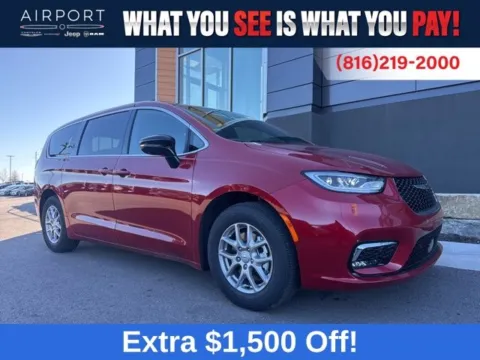 Red 2026 Chrysler Pacifica Select for sale in Platte City, MO