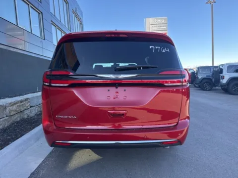 More photos of 2026 Chrysler Pacifica Select at Airport Chrysler Dodge Jeep Ram, MO