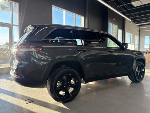More photos of 2026 Jeep Grand Cherokee Limited at Airport Chrysler Dodge Jeep Ram, MO