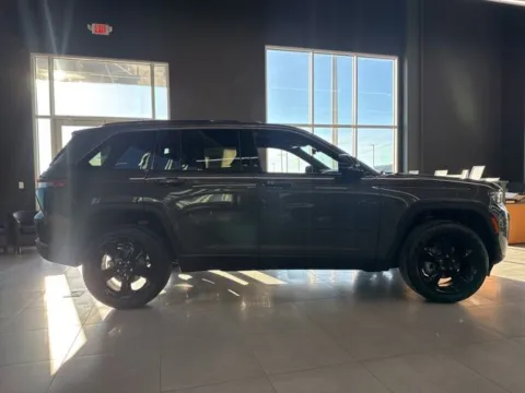 More photos of 2026 Jeep Grand Cherokee Limited at Airport Chrysler Dodge Jeep Ram, MO