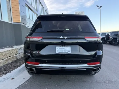 More photos of 2022 Jeep Grand Cherokee Summit at Airport Chrysler Dodge Jeep Ram, MO