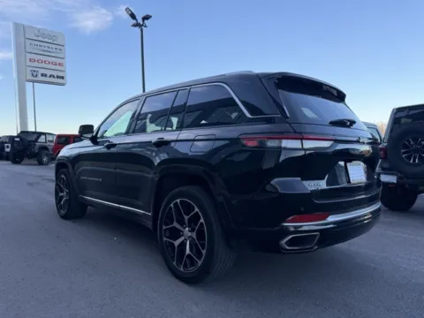 More photos of 2022 Jeep Grand Cherokee Summit at Airport Chrysler Dodge Jeep Ram, MO