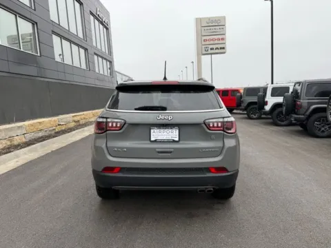 More photos of 2022 Jeep Compass Limited at Airport Chrysler Dodge Jeep Ram, MO