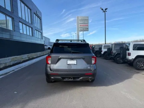 More photos of 2022 Ford Explorer XLT at Airport Chrysler Dodge Jeep Ram, MO