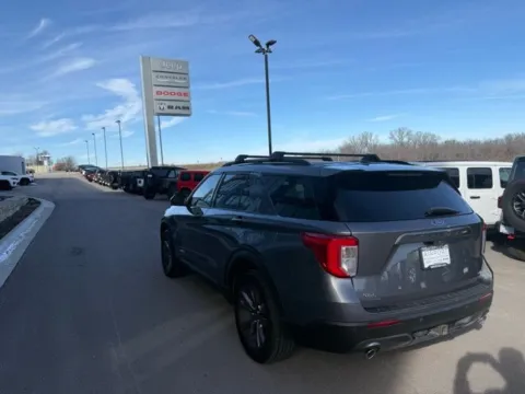 More photos of 2022 Ford Explorer XLT at Airport Chrysler Dodge Jeep Ram, MO