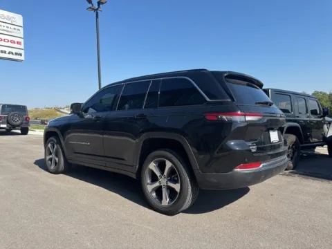 More photos of 2023 Jeep Grand Cherokee Limited at Airport Chrysler Dodge Jeep Ram, MO