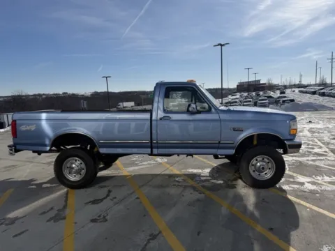 More photos of 1997 Ford F-350 XLT at Airport Chrysler Dodge Jeep Ram, MO