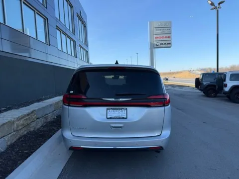More photos of 2024 Chrysler Pacifica Touring L at Airport Chrysler Dodge Jeep Ram, MO
