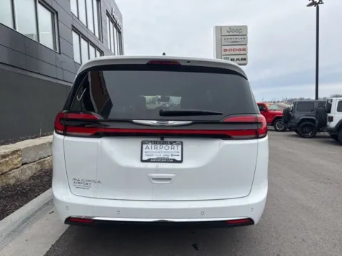 More photos of 2026 Chrysler Pacifica Select at Airport Chrysler Dodge Jeep Ram, MO