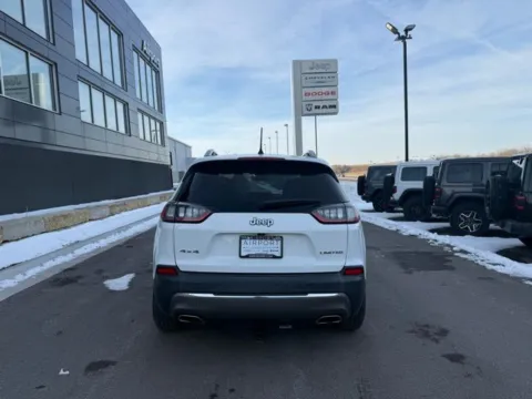 More photos of 2019 Jeep Cherokee Limited at Airport Chrysler Dodge Jeep Ram, MO
