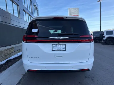 More photos of 2026 Chrysler Pacifica Pinnacle at Airport Chrysler Dodge Jeep Ram, MO
