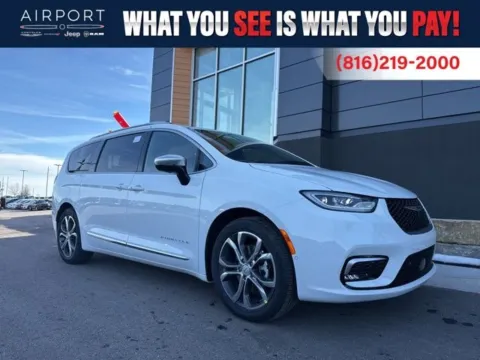 White 2026 Chrysler Pacifica Pinnacle for sale in Platte City, MO