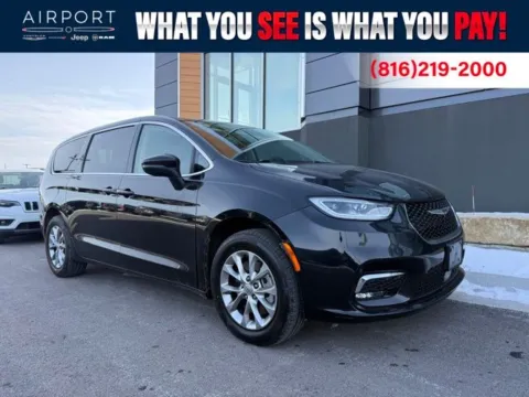 Black 2023 Chrysler Pacifica Touring L for sale in Platte City, MO