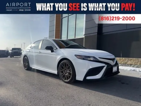 White 2024 Toyota Camry SE Nightshade for sale in Platte City, MO
