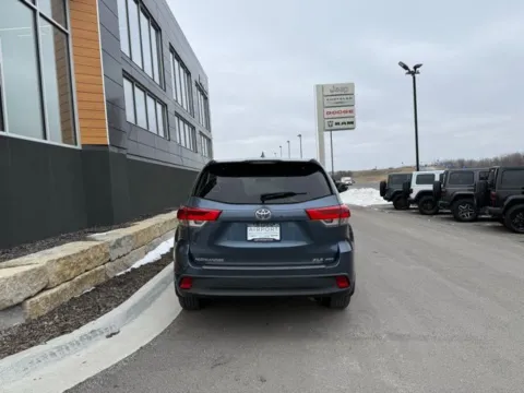 More photos of 2019 Toyota Highlander XLE at Airport Chrysler Dodge Jeep Ram, MO