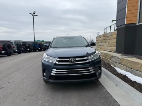 More photos of 2019 Toyota Highlander XLE at Airport Chrysler Dodge Jeep Ram, MO