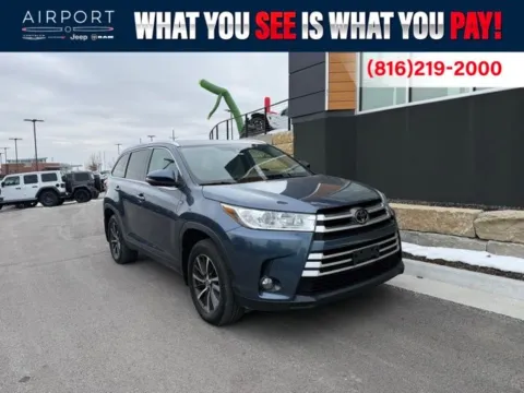 Blue 2019 Toyota Highlander XLE for sale in Platte City, MO