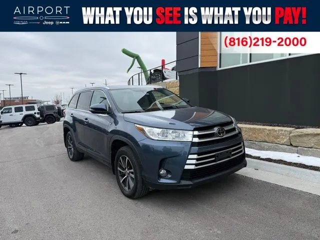 Blue 2019 Toyota Highlander XLE for sale in Platte City, MO