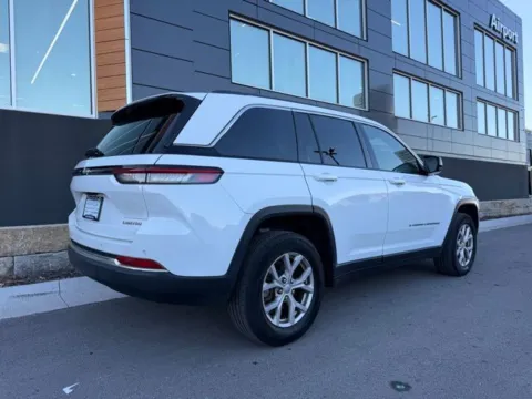 Another view of 2022 Jeep Grand Cherokee Limited for sale in Platte City, MO at Airport Chrysler Dodge Jeep Ram