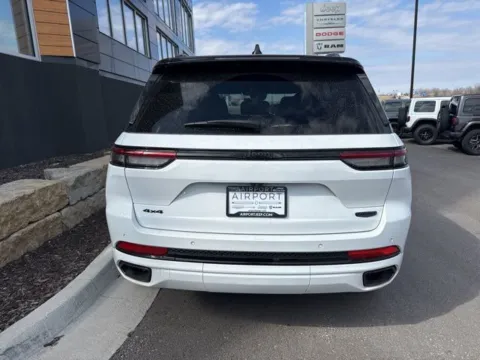More photos of 2024 Jeep Grand Cherokee Summit at Airport Chrysler Dodge Jeep Ram, MO