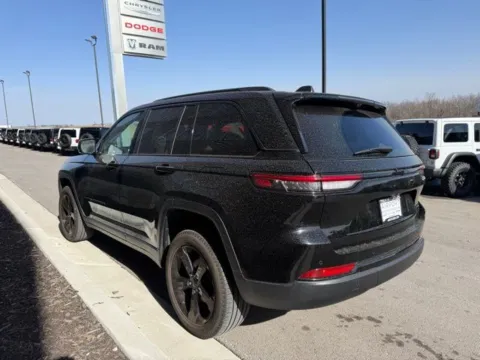 More photos of 2024 Jeep Grand Cherokee Limited at Airport Chrysler Dodge Jeep Ram, MO