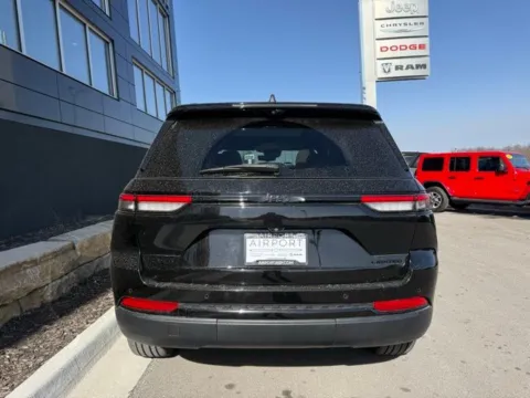 More photos of 2024 Jeep Grand Cherokee Limited at Airport Chrysler Dodge Jeep Ram, MO