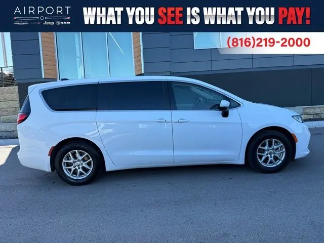 White 2023 Chrysler Pacifica Touring L for sale in Platte City, MO