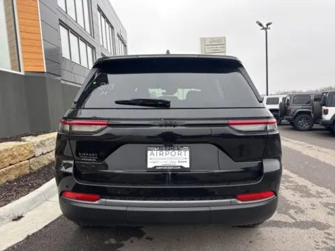 More photos of 2026 Jeep Grand Cherokee Limited at Airport Chrysler Dodge Jeep Ram, MO