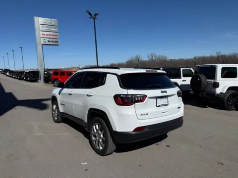 More photos of 2022 Jeep Compass Latitude Lux at Airport Chrysler Dodge Jeep Ram, MO