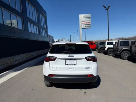 More photos of 2022 Jeep Compass Latitude Lux at Airport Chrysler Dodge Jeep Ram, MO