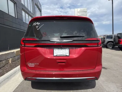 More photos of 2026 Chrysler Pacifica Select at Airport Chrysler Dodge Jeep Ram, MO