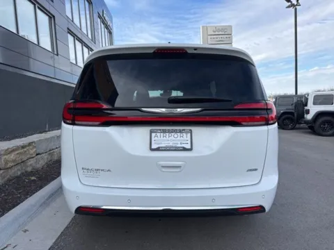 More photos of 2024 Chrysler Pacifica Touring L at Airport Chrysler Dodge Jeep Ram, MO