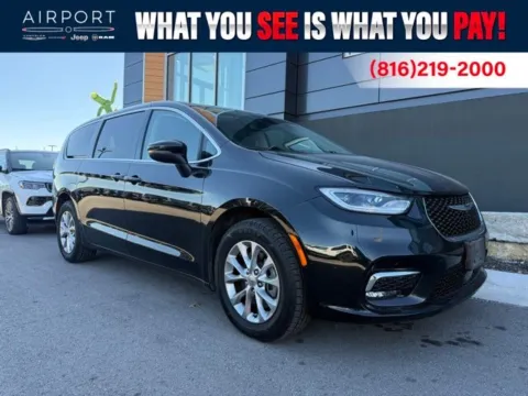 Black 2023 Chrysler Pacifica Touring L for sale in Platte City, MO