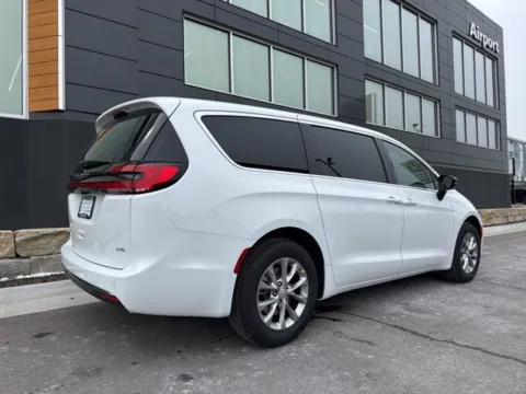 Another view of 2026 Chrysler Pacifica Select for sale in Platte City, MO at Airport Chrysler Dodge Jeep Ram